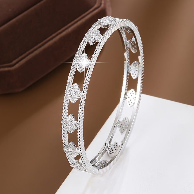 A Stylish Hollowed-out Flower Inlaid With Synthetic Zirconia Design Ladies Bracelet