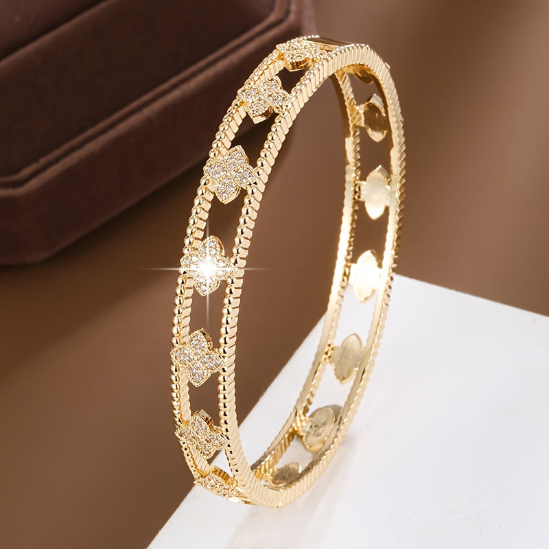 A Stylish Hollowed-out Flower Inlaid With Synthetic Zirconia Design Ladies Bracelet