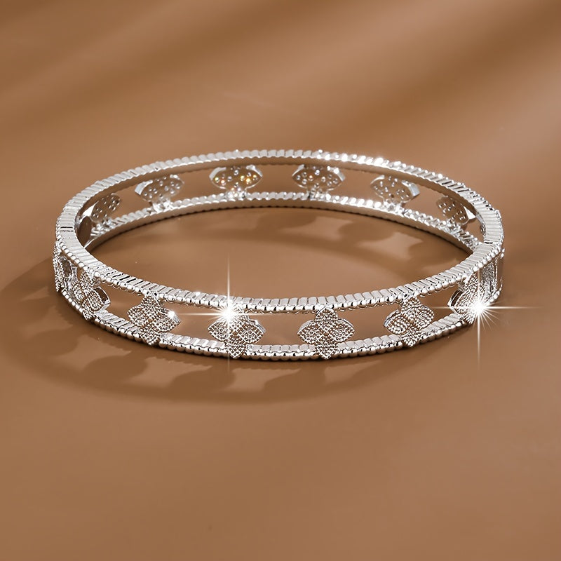 A Stylish Hollowed-out Flower Inlaid With Synthetic Zirconia Design Ladies Bracelet
