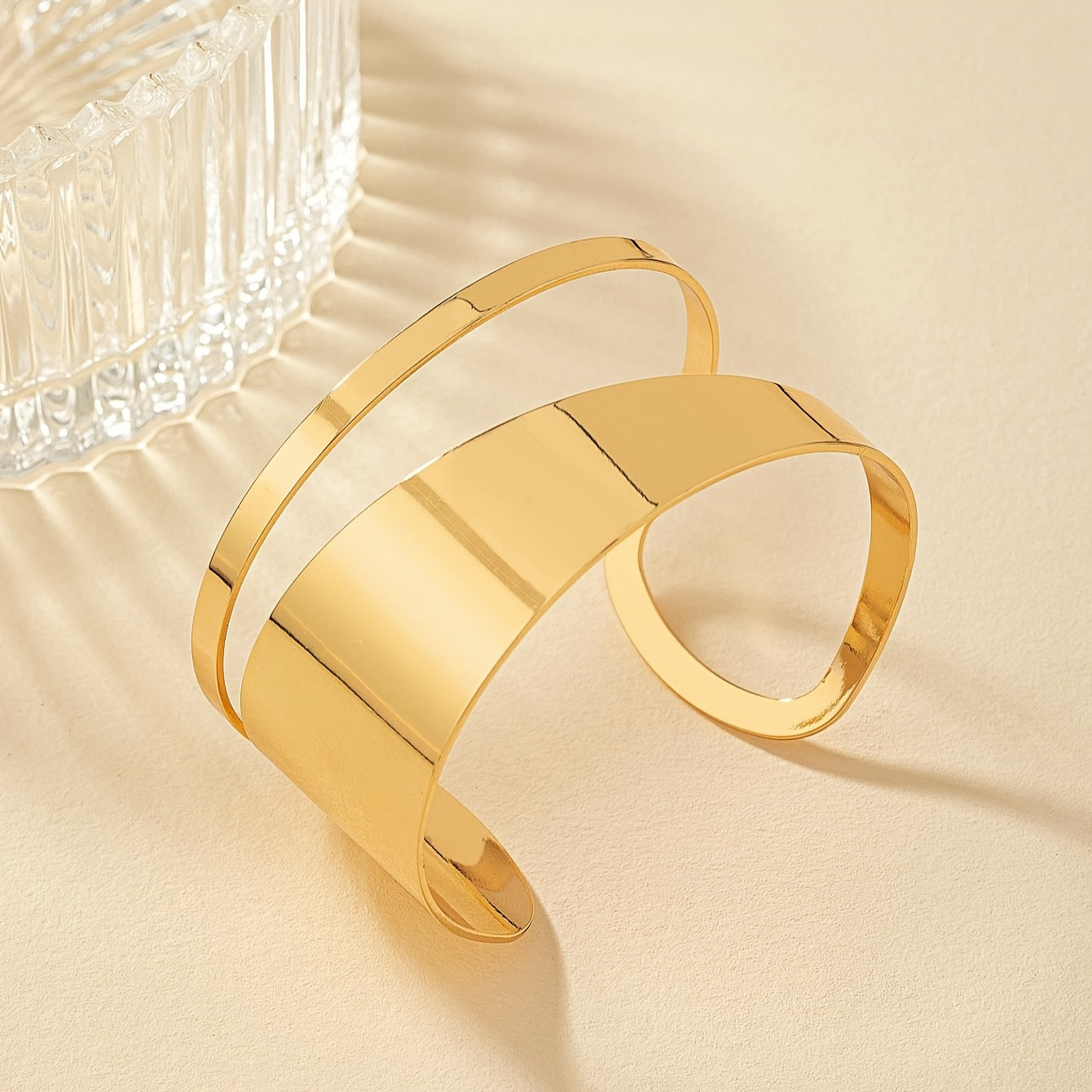 A Stylish And Versatile Geometric 18K Gold Plated Open Bracelet Bangle For Daily Wear, Exuding Charm And Simplicity