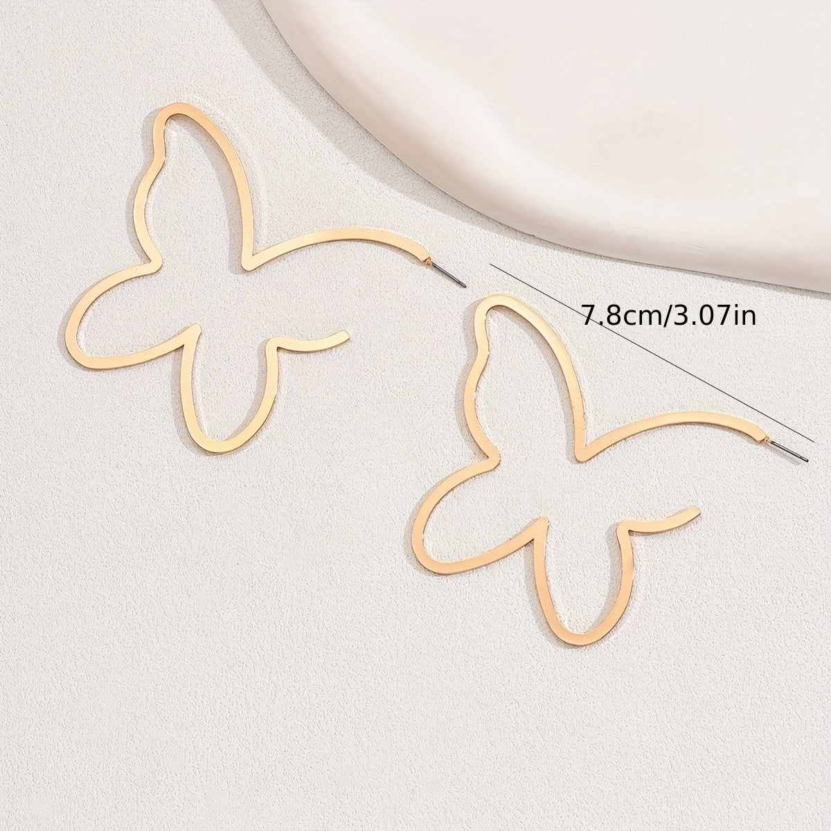 Golden Hollow Butterfly Design Hoop Earrings Classic Sexy Style Alloy Jewelry Creative Female Gift