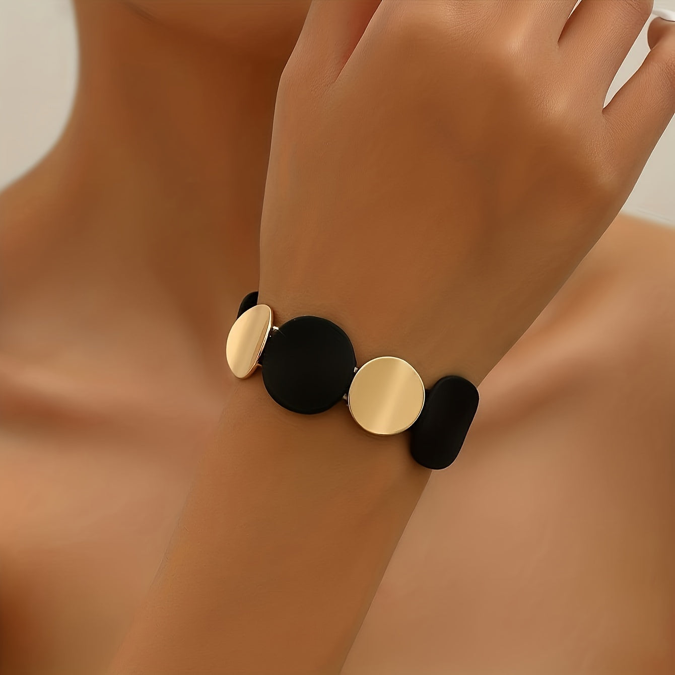 Vintage Style Stretch Bracelet with Contrast Round Black and Gold-Tone Zinc Alloy Discs for Women - Simple Elastic Bangle, No Plating, Perfect for Daily Wear and Parties