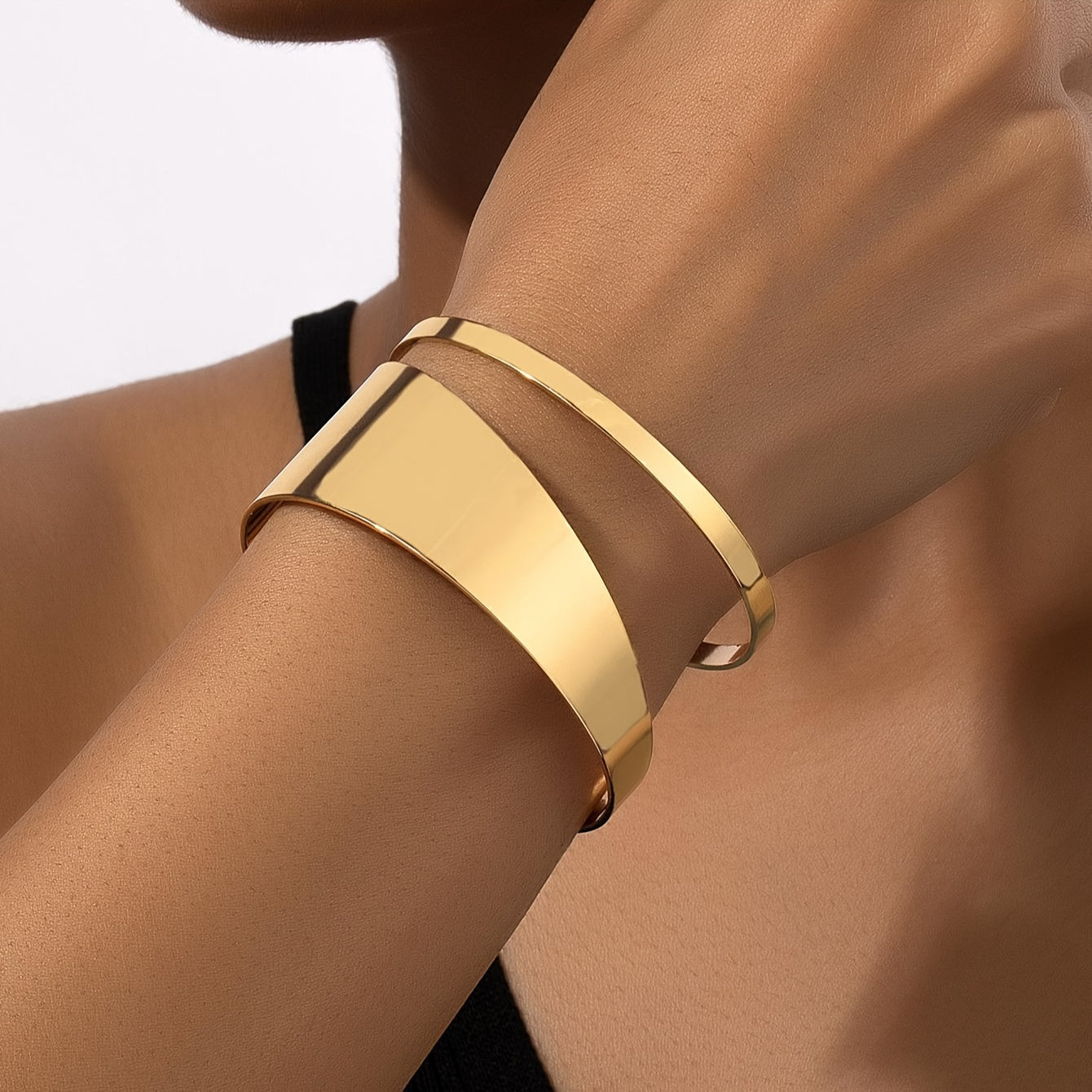 A Stylish And Versatile Geometric 18K Gold Plated Open Bracelet Bangle For Daily Wear, Exuding Charm And Simplicity