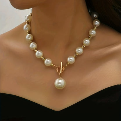 Luxurious Faux Pearl Clavicle Necklace - Elegant Short Chain, Versatile All-Match Jewelry Accessory for Women, Perfect for Everyday Wear, Parties and Special Occasions