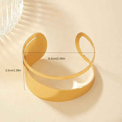 A Stylish And Versatile Geometric 18K Gold Plated Open Bracelet Bangle For Daily Wear, Exuding Charm And Simplicity