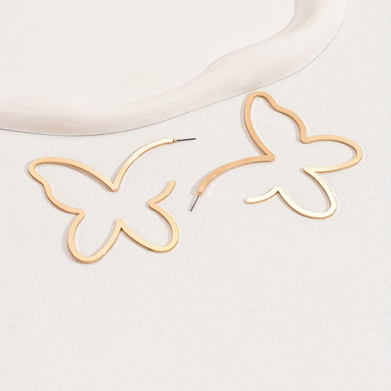 Golden Hollow Butterfly Design Hoop Earrings Classic Sexy Style Alloy Jewelry Creative Female Gift