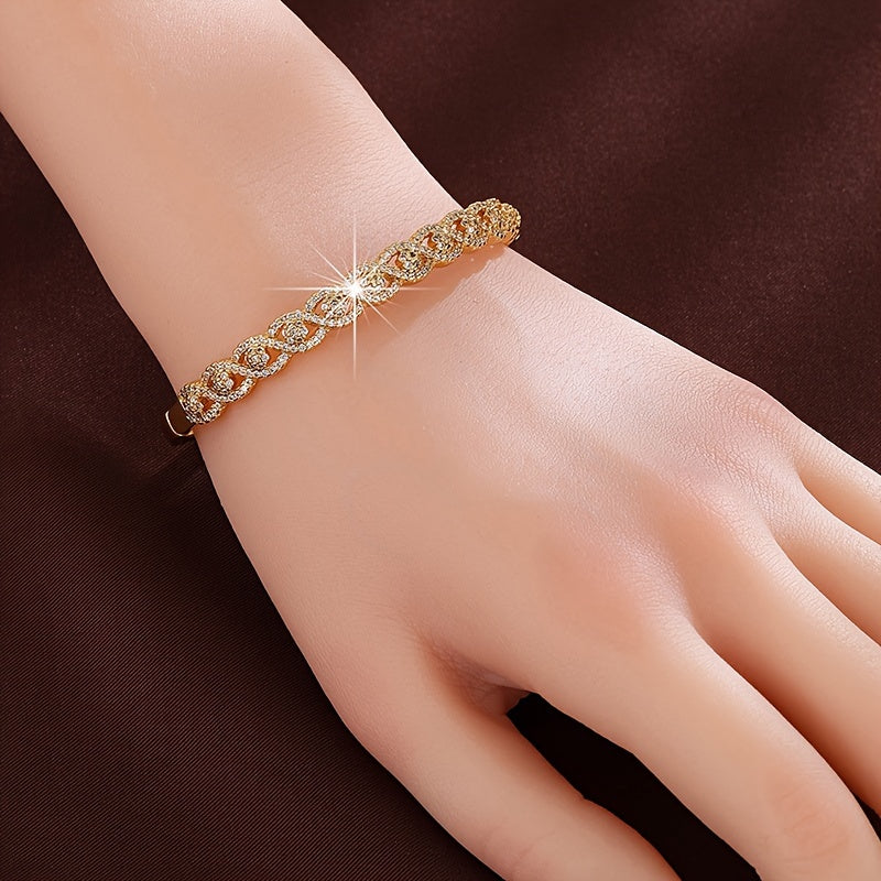 A Unique Eye-shaped Design Bracelet For Women Made Of Zirconia